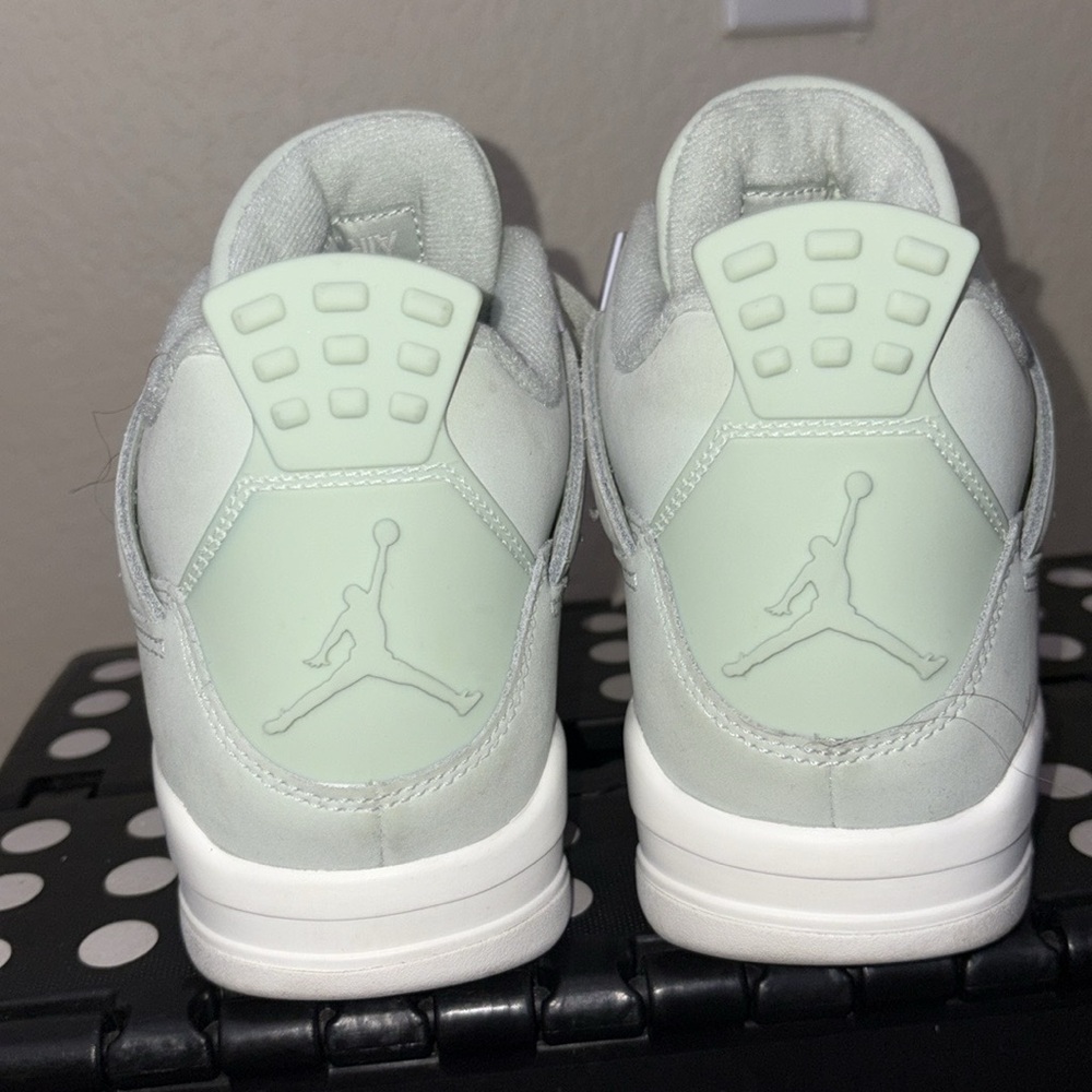 Jordan 4 - Picture 7 of 7